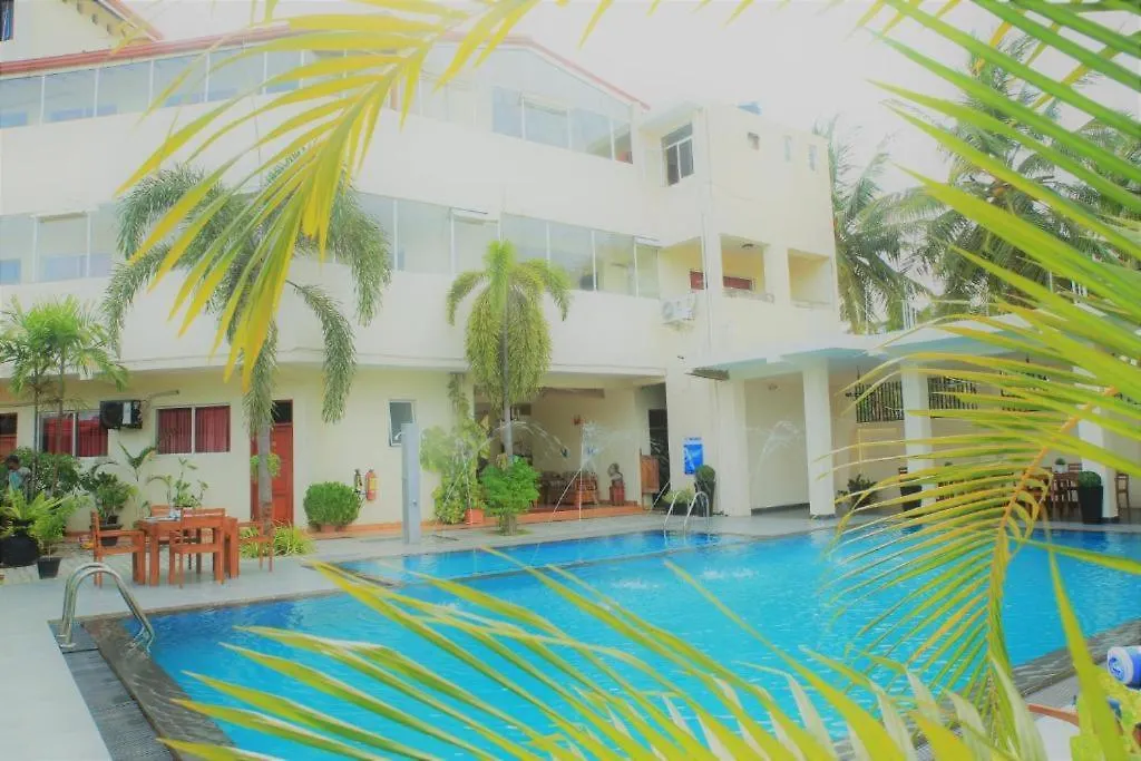 The Ocean Pearl Hotel Negombo