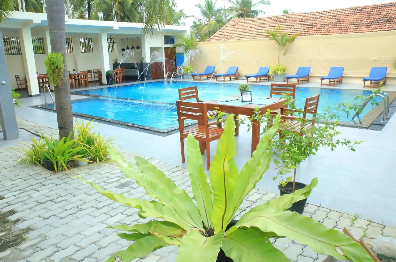 The Ocean Pearl Hotel Negombo