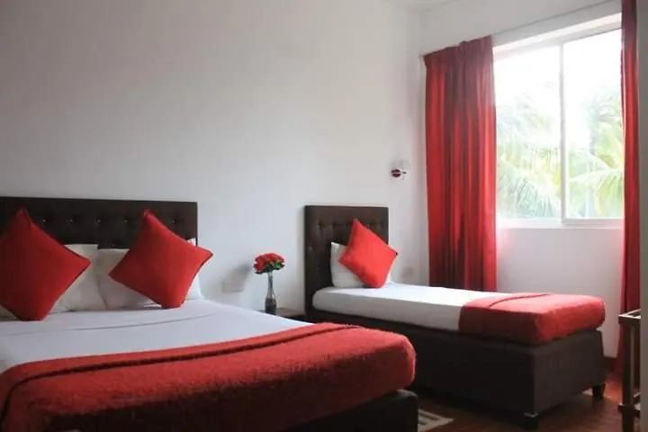 The Ocean Pearl Hotel Negombo