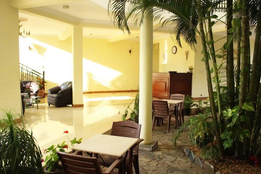 The Ocean Pearl Hotel Negombo