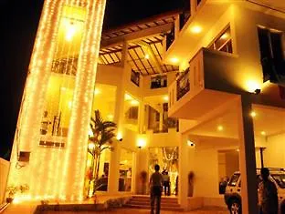 The Ocean Pearl Hotel Negombo 3*,